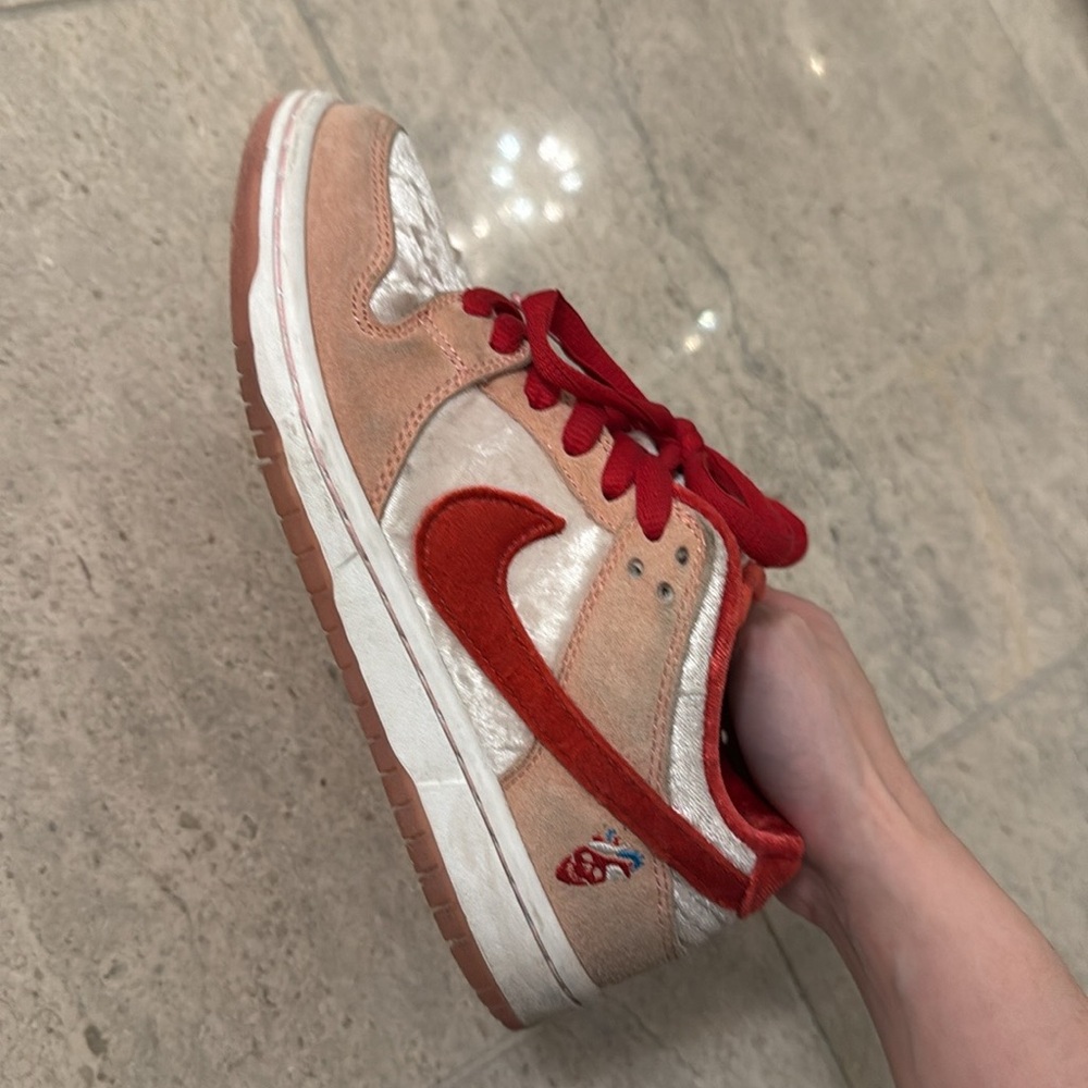 Nike Women's Shoes StrangeLove x Dunk Low SB 'Valentine's Day' - Picture 4 of 6